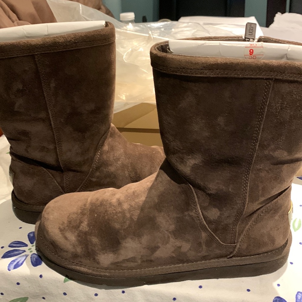 UGG BOOTS SIZE 9
